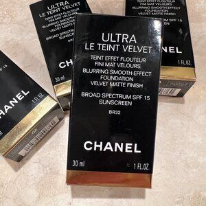 ULTRA LE TEINT VELVET Blurring Smooth-Effect Foundation - Color BR30